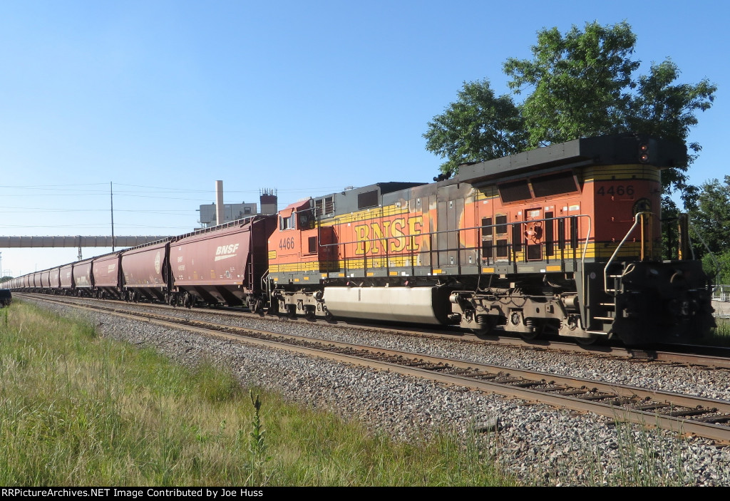 BNSF 4466 DWU